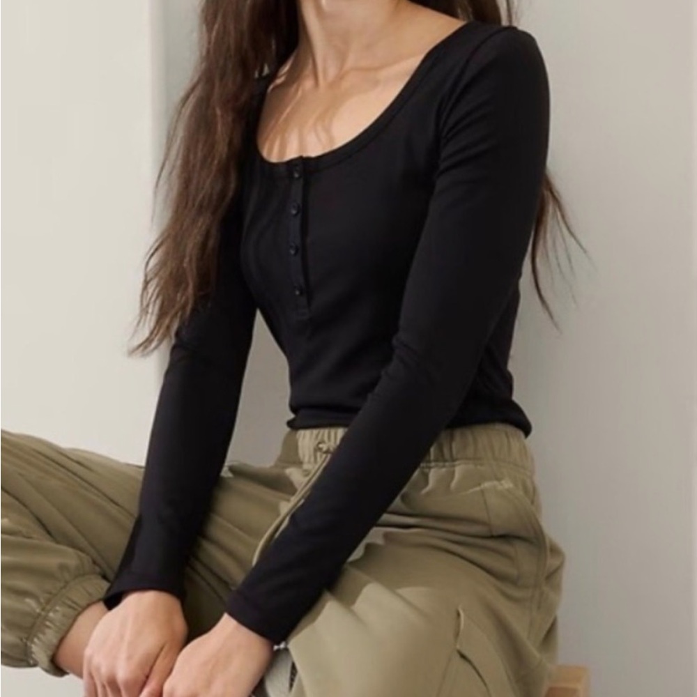 Athleta Black signature ribbed henley, scoop neck, small black
